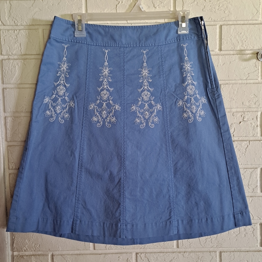 Ann Taylor blue a line skirt white Floral embroidery